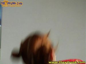 Русские лесбиянки напились вина и решили заняться сексом