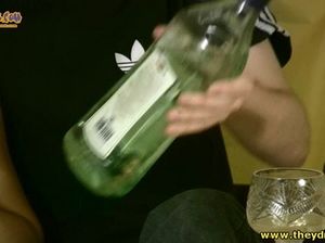 Студент напоил одногруппницу в общаге и трахнул ее в пизду