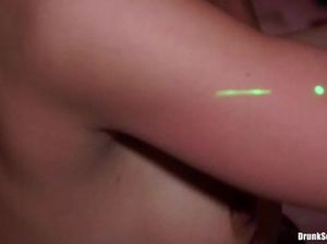 Пьяные девчонки трахаются со всеми подряд на закрытой секс вечеринке