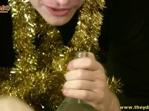 На Новый год пацан напоил подружку и потрахал ее