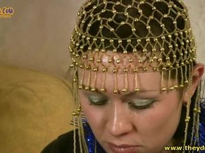 На Новый год пацан напоил подружку и потрахал ее