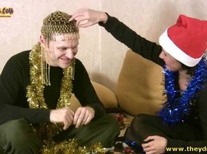 На Новый год пацан напоил подружку и потрахал ее