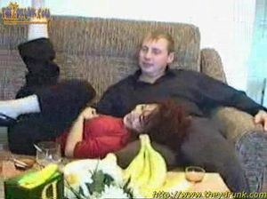 Русский мужик напоил кудрявую азиатку и трахнул ее в пизду