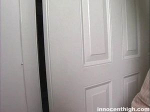 Репетитор трахает на диване в голую пилотку миниатюрную студентку