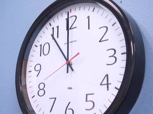 Учитель трахнул грудастую студентку в глотку и манду в машине и на парте