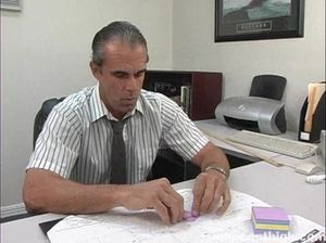 Молодая студентка громко стонет от жаркого секса со старым учителем