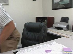 Молодая студентка громко стонет от жаркого секса со старым учителем