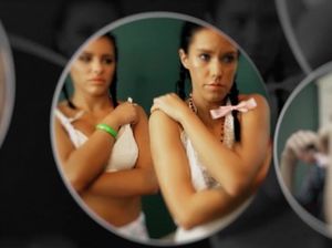 Учитель наказал двух молодых студенток и выебал их после занятий