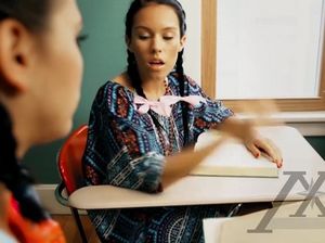 Учитель наказал двух молодых студенток и выебал их после занятий