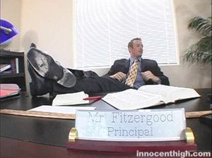 Восхитительная студентка прыгает на хую горячего учителя