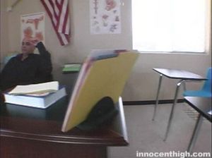 Миниатюрная блондинка студентка ебется с похотливым учителем