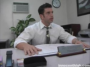 Студентка в чулках сдает зачет преподу, трахаясь с ним