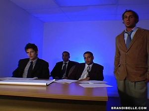 Студентка курит сигарету и трахается с преподавателем на экзамене