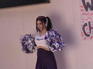 Неформальные вампирши лесбиянки позируют голыми в спортзале