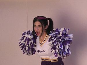 Неформальные вампирши лесбиянки позируют голыми в спортзале